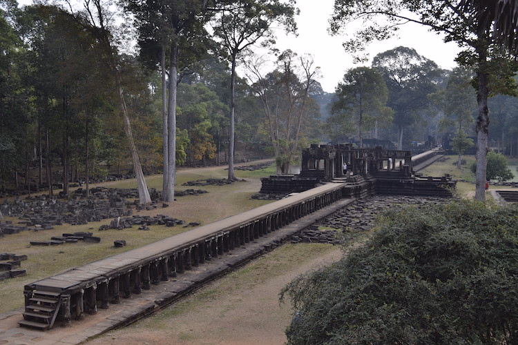 The walkway towards Baphuon.