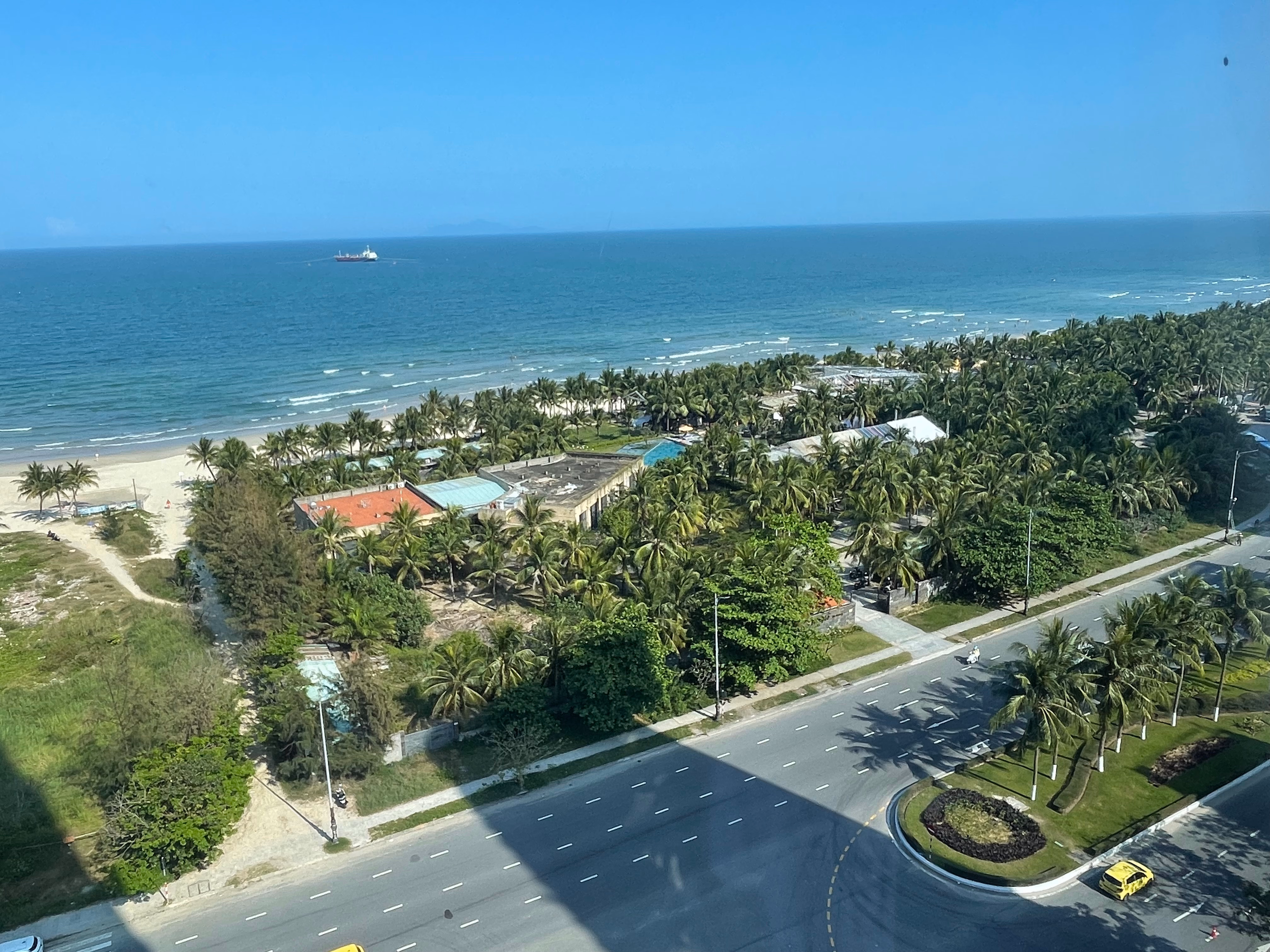 The beach and the promenade in front of our hotel, seen from the room.