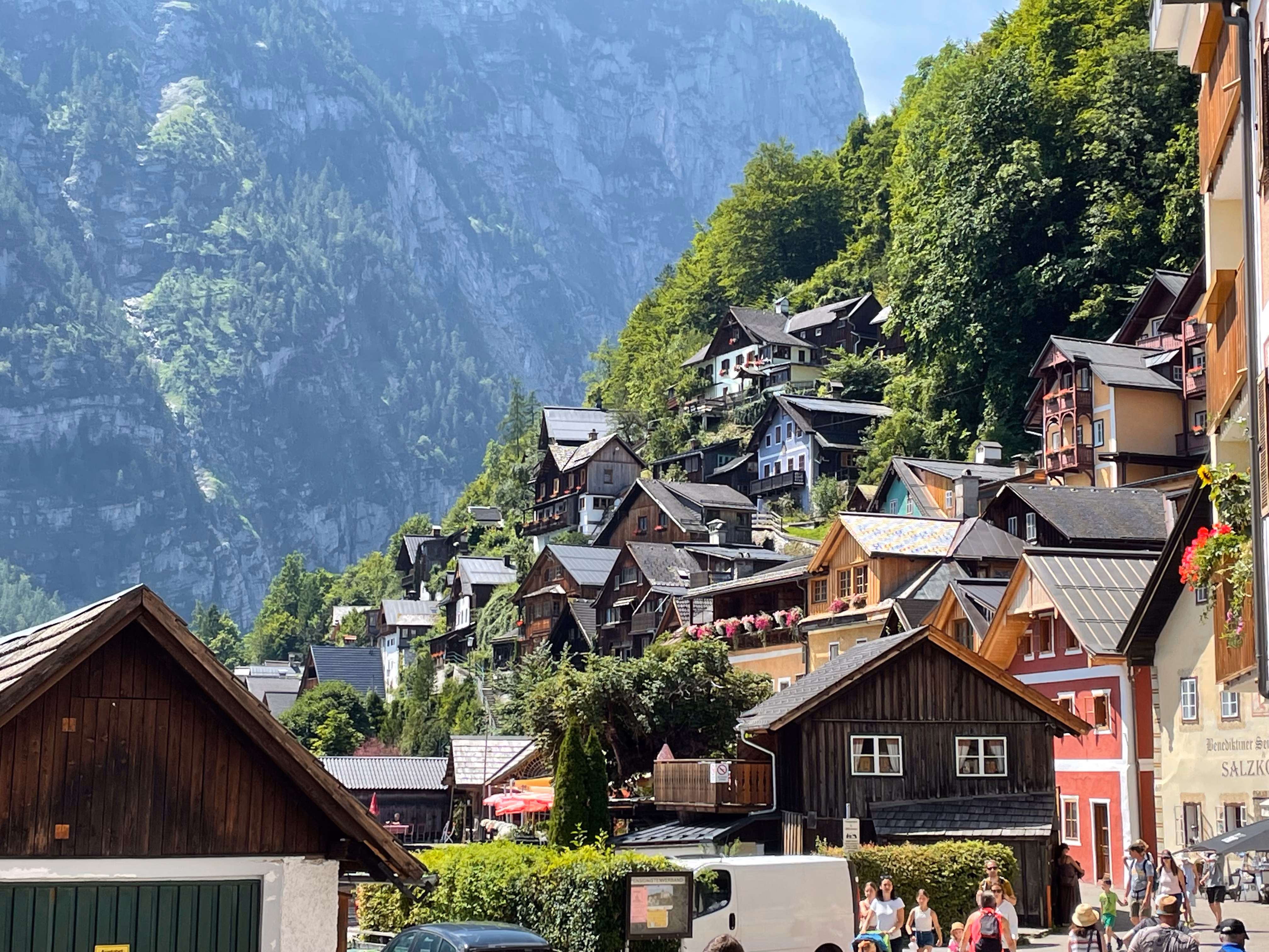 The wooden houses built on steep slopes in Hallstatt