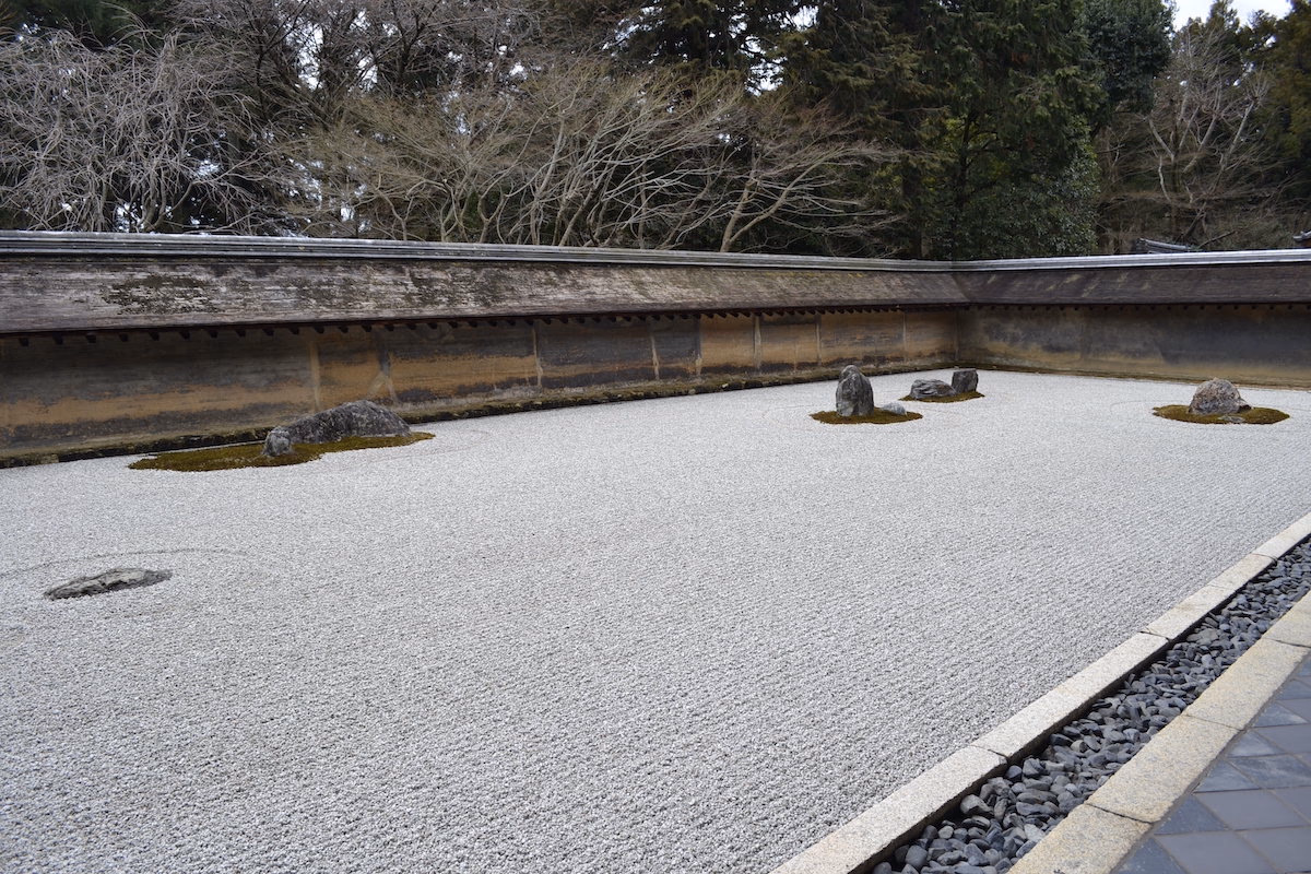 Stones arrangement over rows the white marble stones