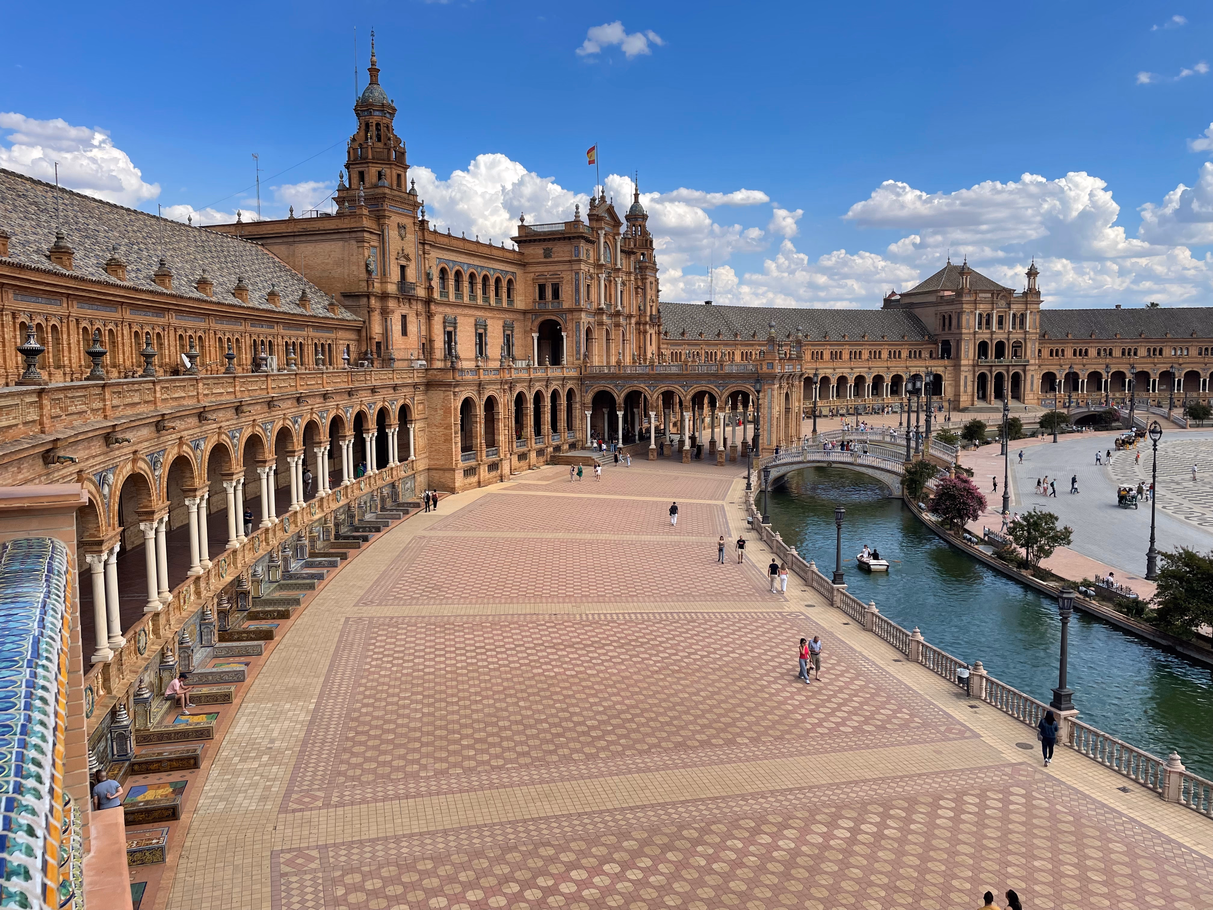Spain: Golden sunsets, colorful cities and delicious food.