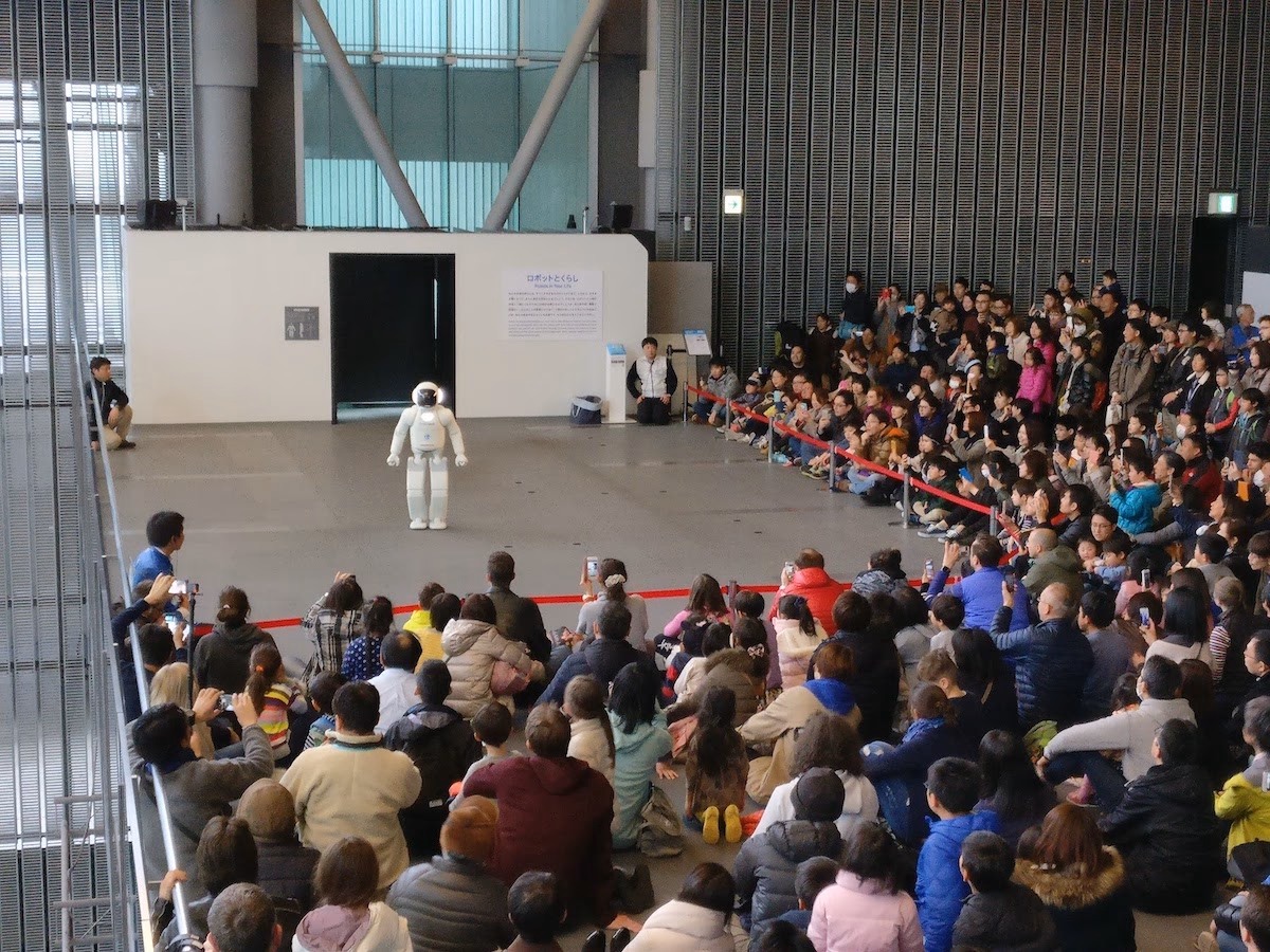 Crowds gathered to see Asimo's show.