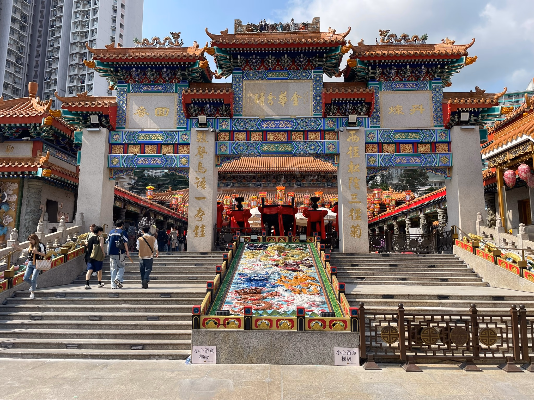 Wong Tai Sin Temple packed with people.